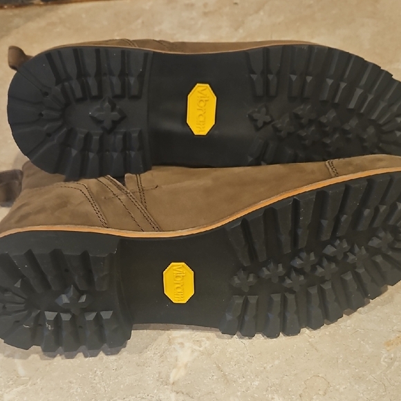 Patagonia Brown Chukka Boots Suede Leather - Picture 3 of 3